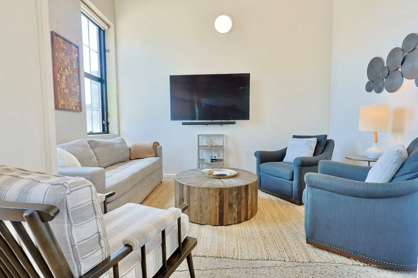 Downtown Urban Retreat — photo 4