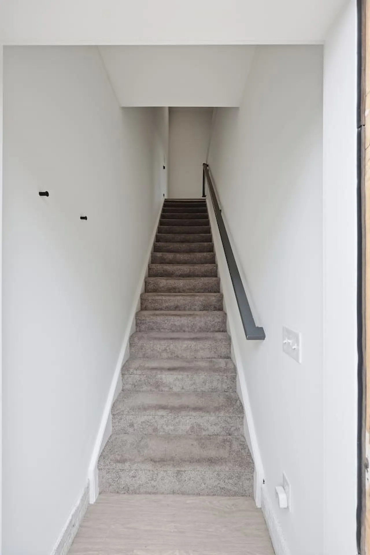 The Capital Loft: Work-Ready Long-Term Retreat 10