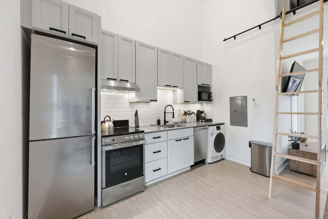 The Capital Loft: Work-Ready Long-Term Retreat 11