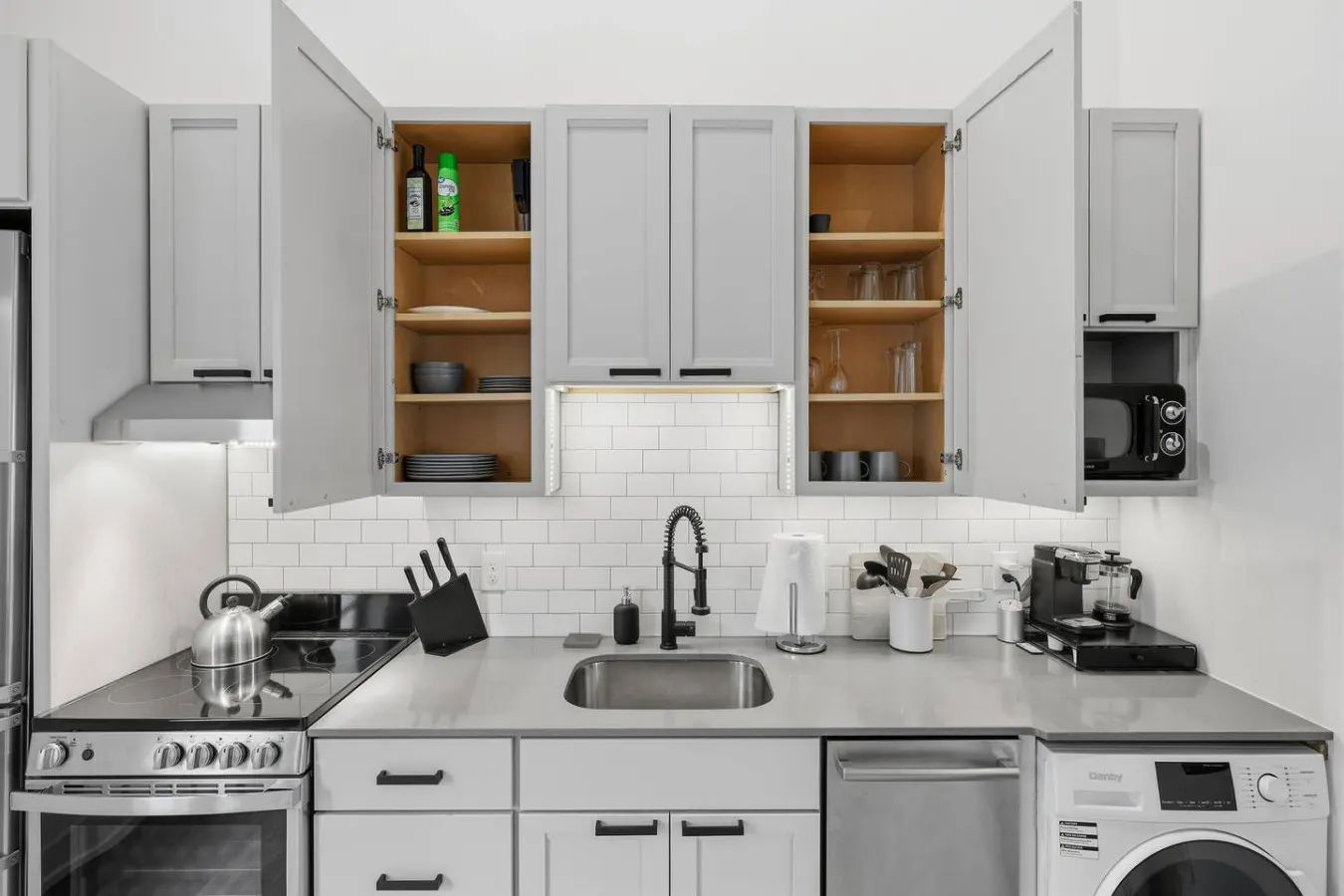 The Capital Loft: Work-Ready Long-Term Retreat 12