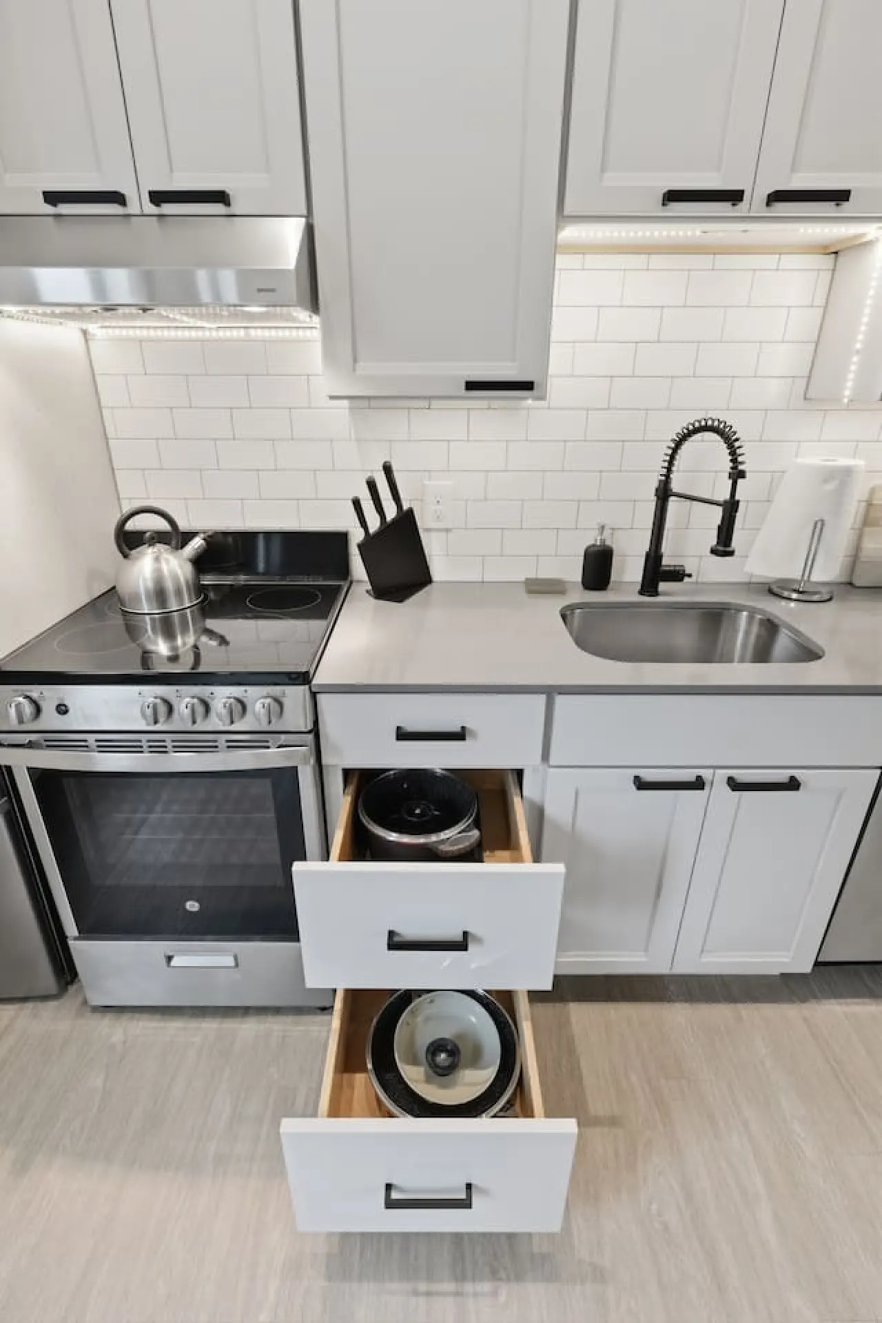 The Capital Loft: Work-Ready Long-Term Retreat 15