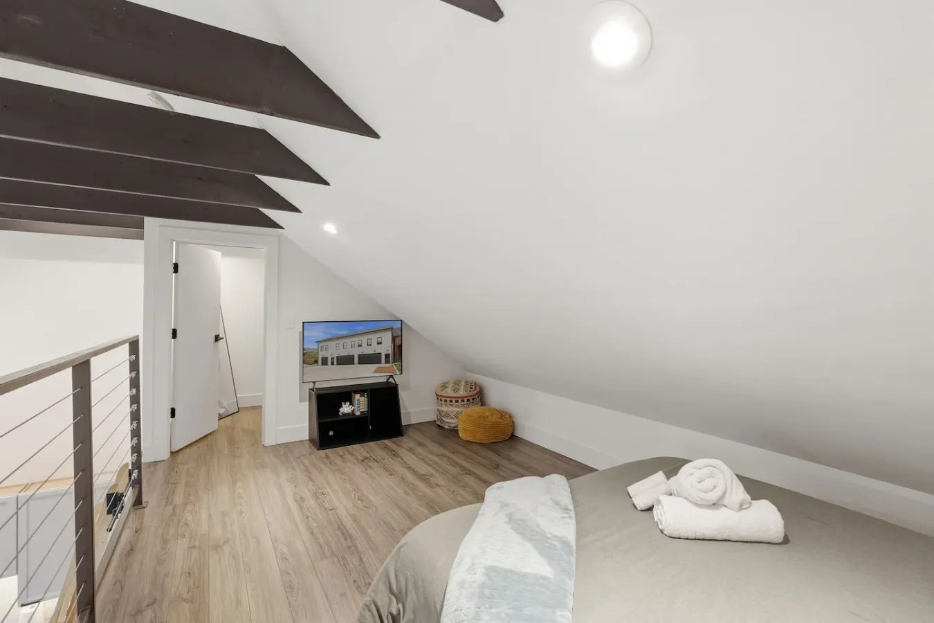 The Capital Loft: Work-Ready Long-Term Retreat 19