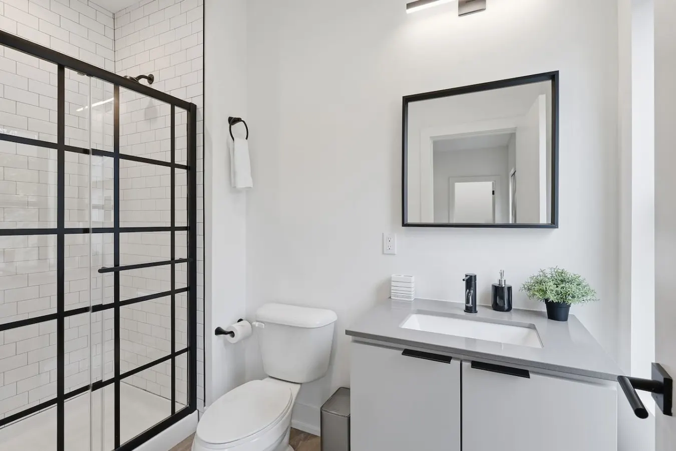 The Capital Loft: Work-Ready Long-Term Retreat 3