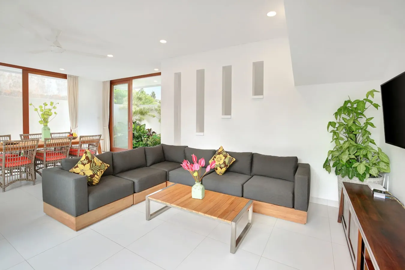 Villa Cassia. New 3 bedroom villa great location 12