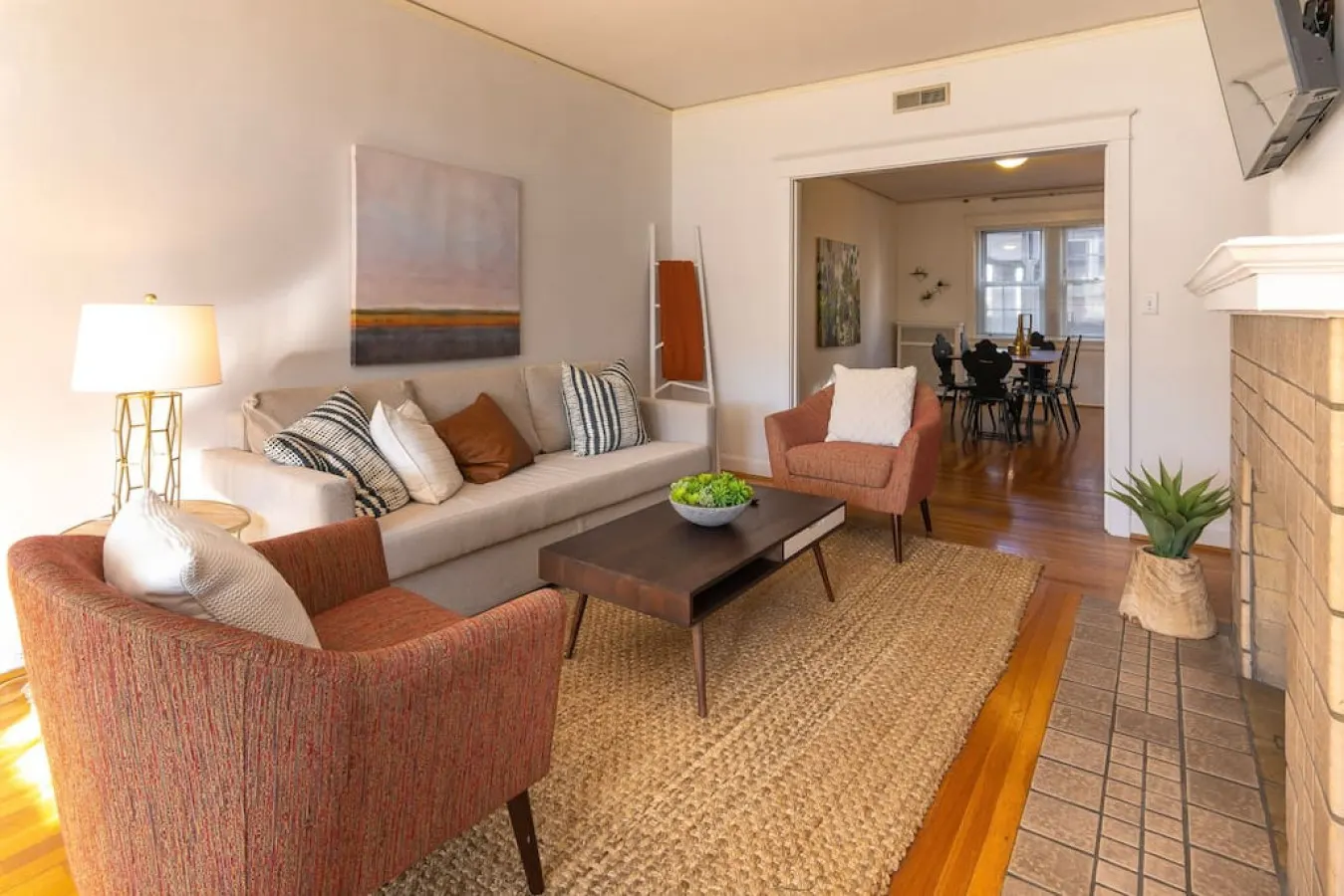 Hyde Park Comfort with Office Near Everything 1