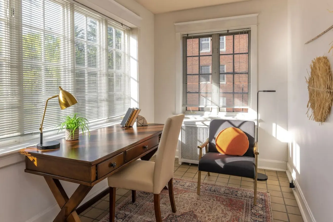Hyde Park Comfort with Office Near Everything 2