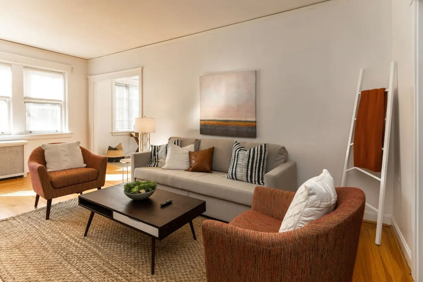 Hyde Park Comfort with Office Near Everything 8