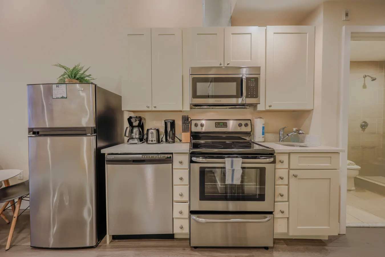 Keyless Entry Laundry in Bldg Pet Friendly 5