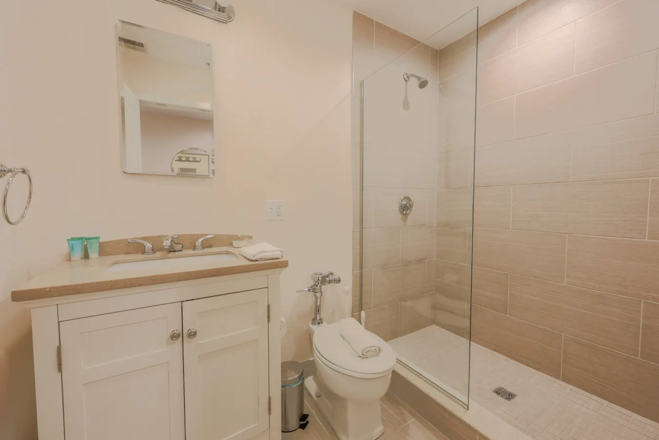 Keyless Entry Laundry in Bldg Pet Friendly 6