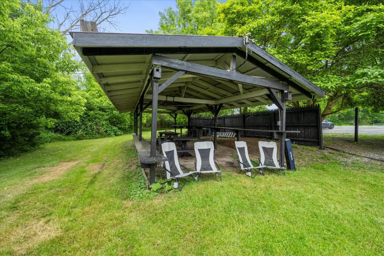 “Whitewaters-Main+Genoa” on Oneida Lake/Sleeps 19 11