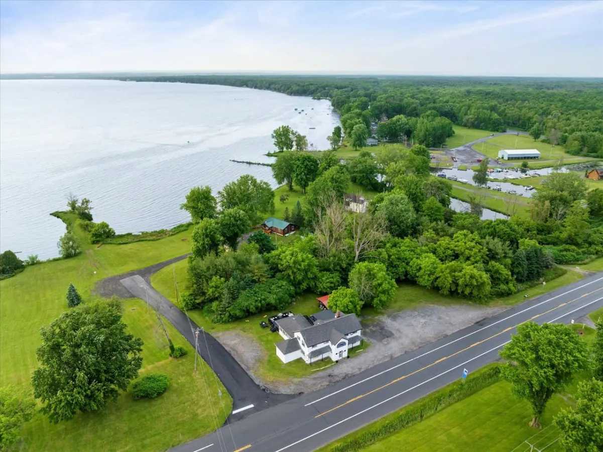 “Whitewaters-Main+Genoa” on Oneida Lake/Sleeps 19 14