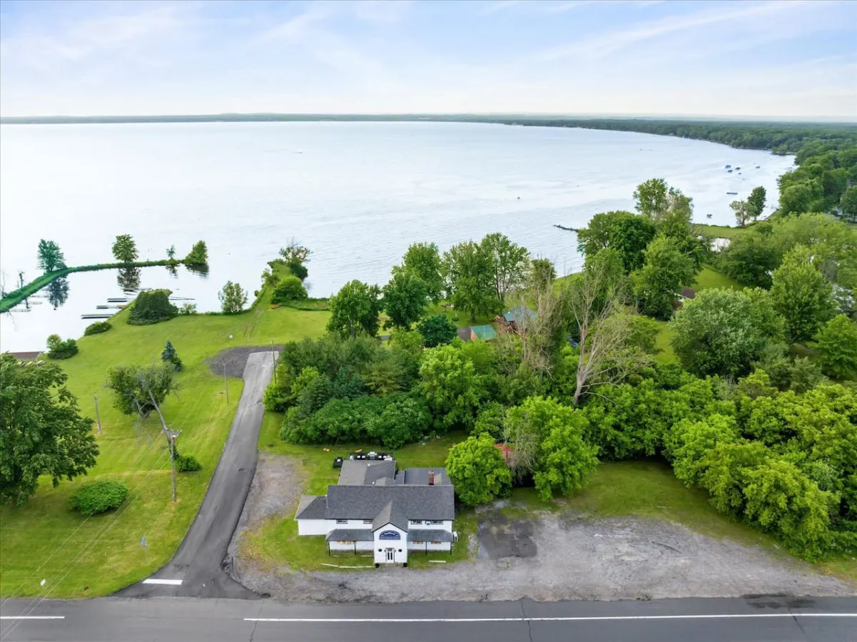 “Whitewaters-Main+Genoa” on Oneida Lake/Sleeps 19 15
