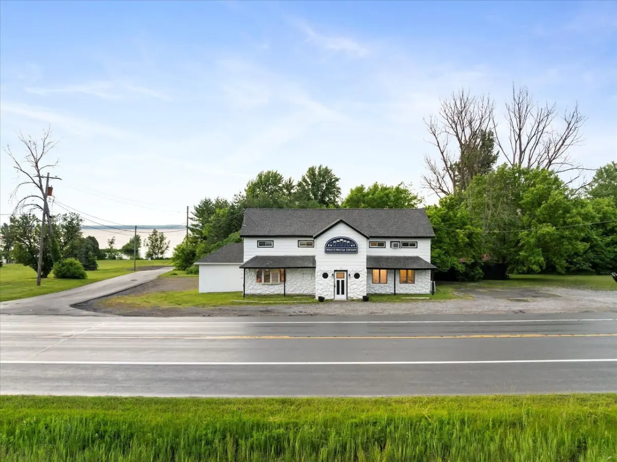 “Whitewaters-Main+Genoa” on Oneida Lake/Sleeps 19 16