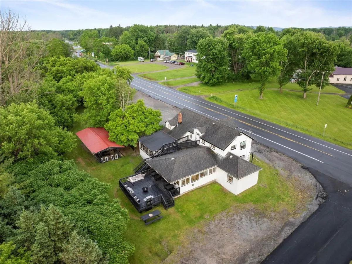 “Whitewaters-Main+Genoa” on Oneida Lake/Sleeps 19 17