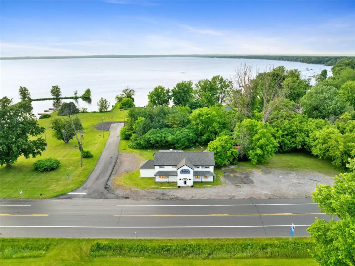 “Whitewaters-Main+Genoa” on Oneida Lake/Sleeps 19 18