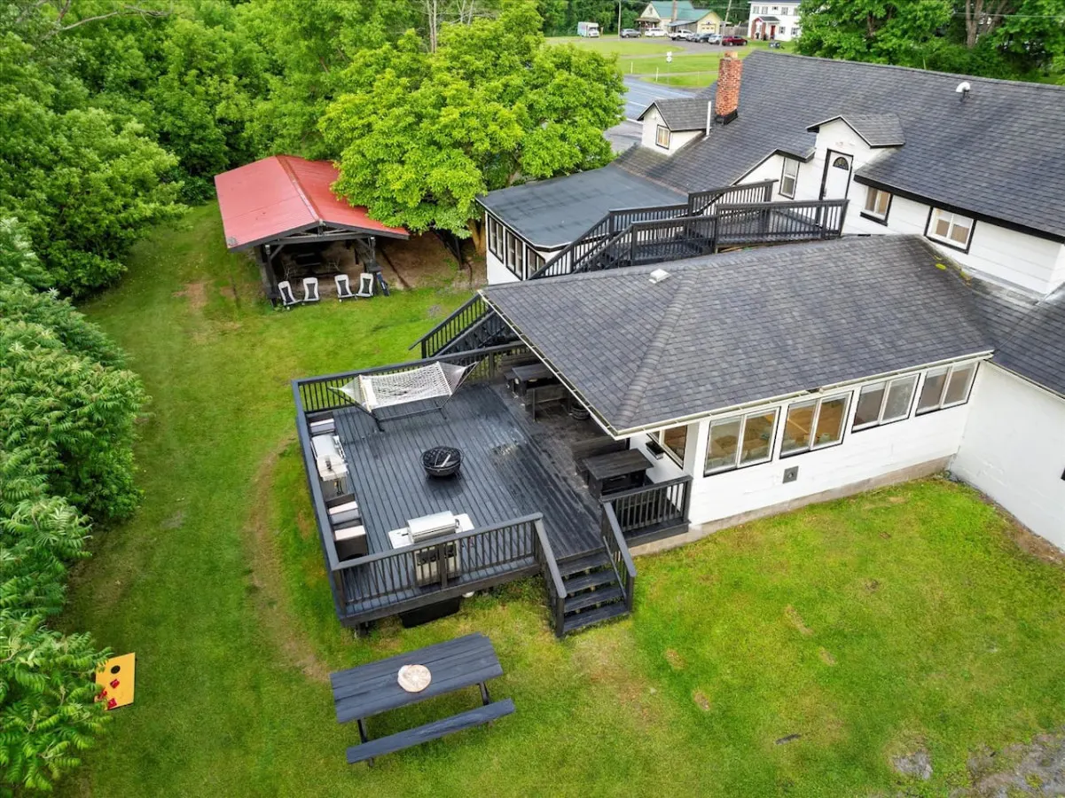 “Whitewaters-Main+Genoa” on Oneida Lake/Sleeps 19 19