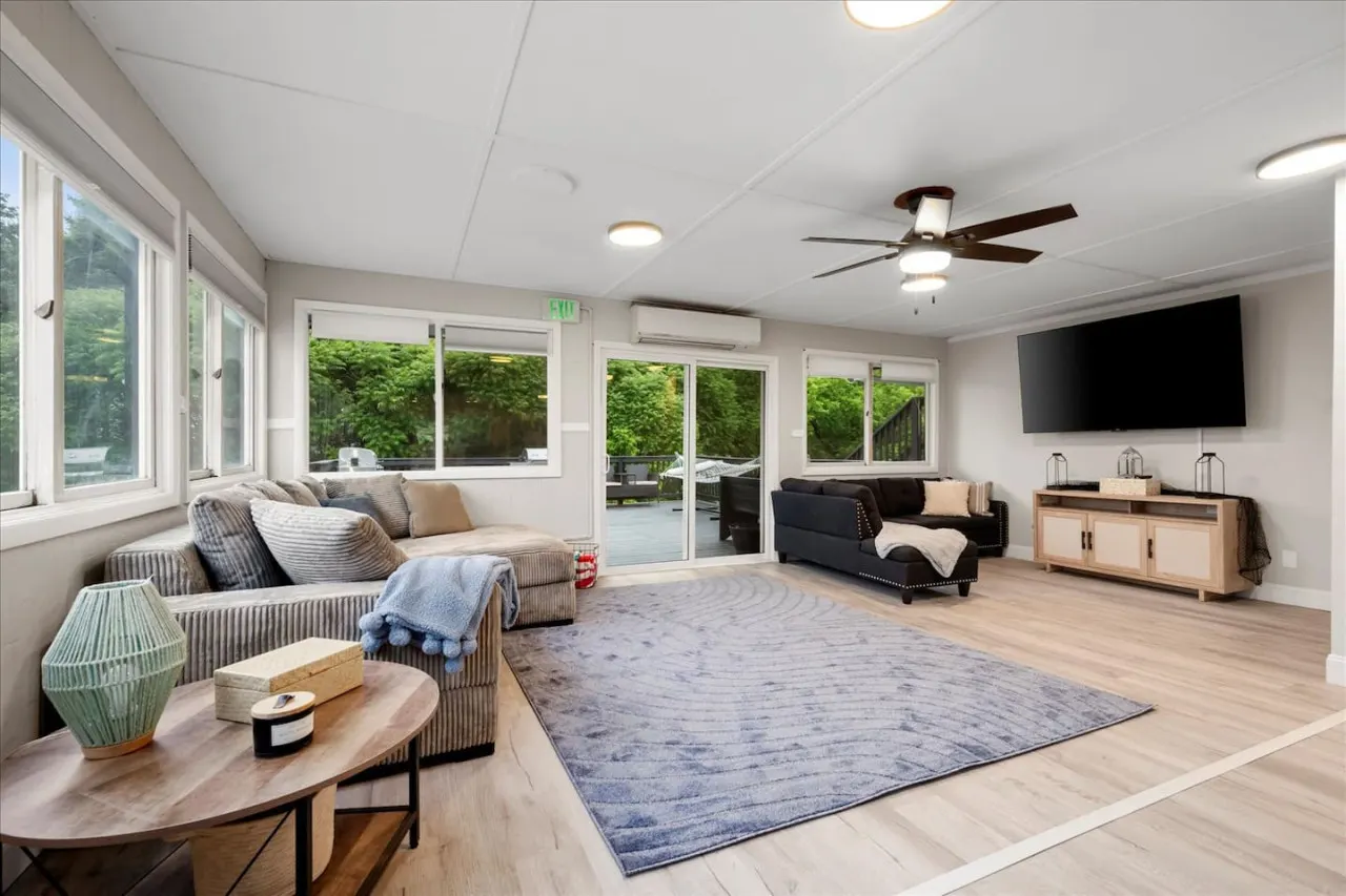 “Whitewaters-Main+Genoa” on Oneida Lake/Sleeps 19 — photo 4