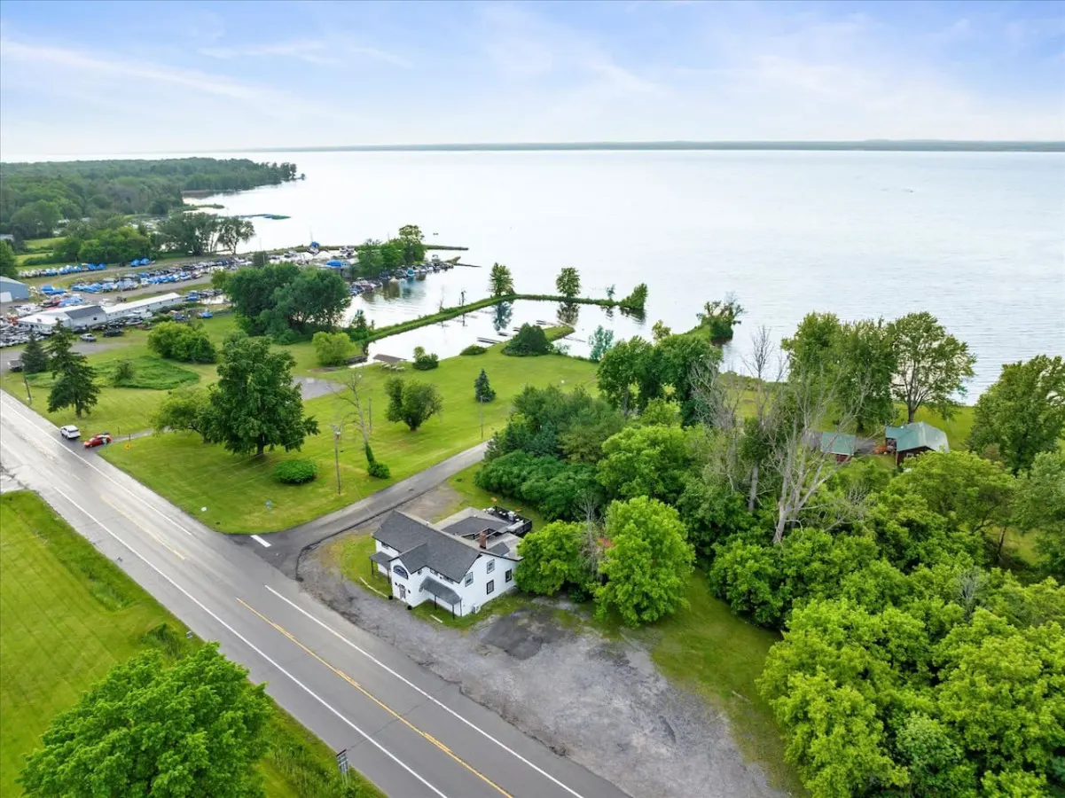 “Whitewaters-Main+Genoa” on Oneida Lake/Sleeps 19 8