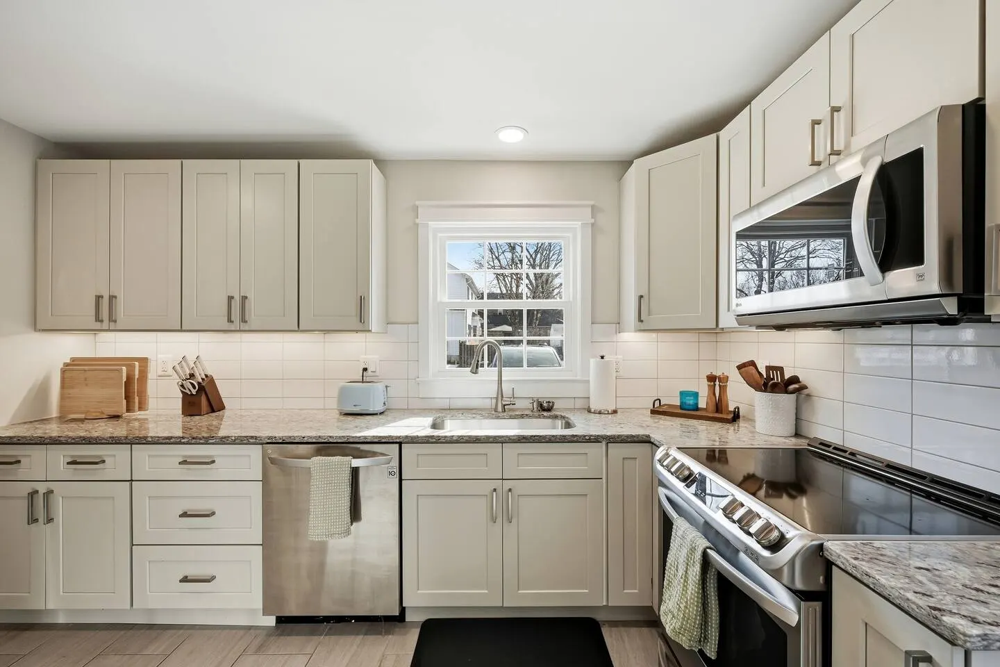 Downtown Retreat with 2 Primary Suites 16