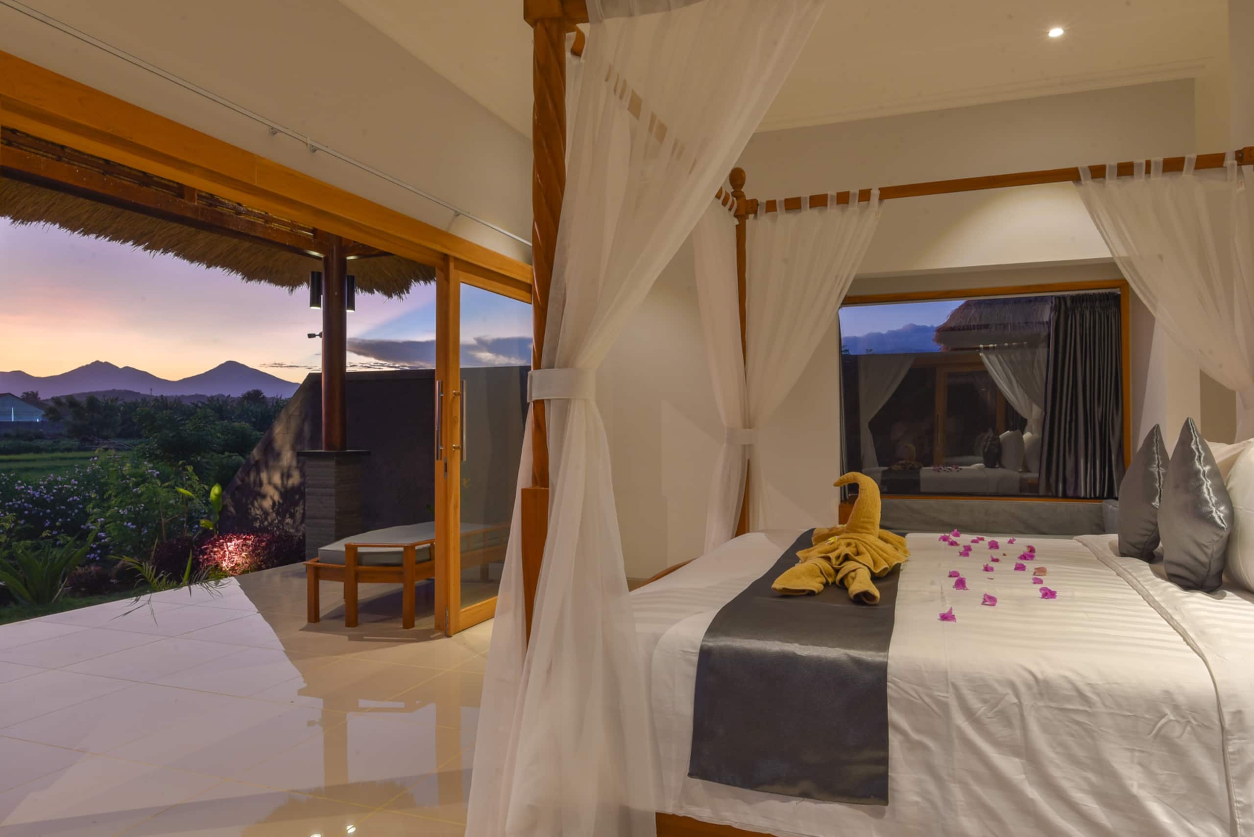 Beach front private pool villas 2 @Lovina area 13