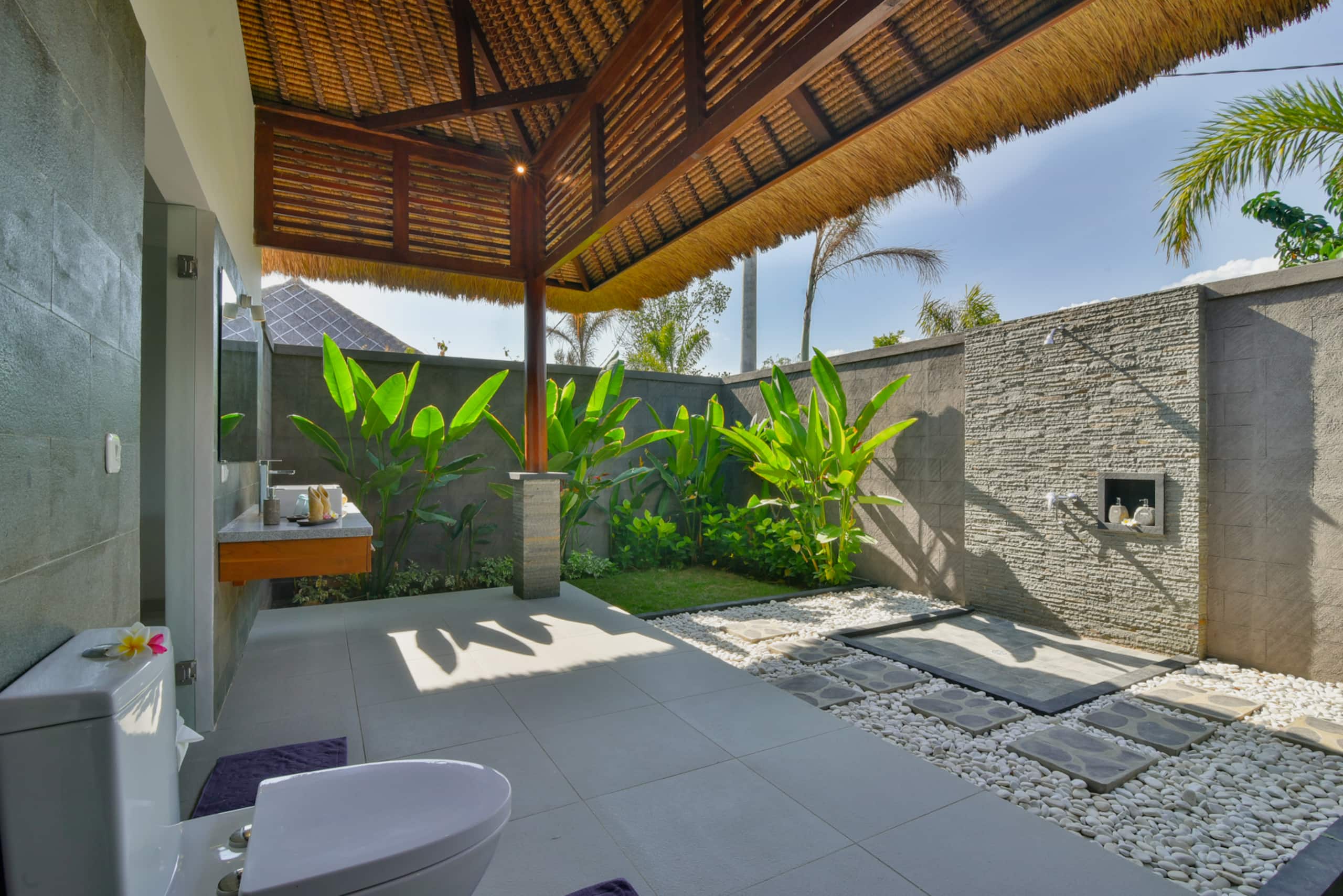 Beach front private pool villas 2 @Lovina area 16