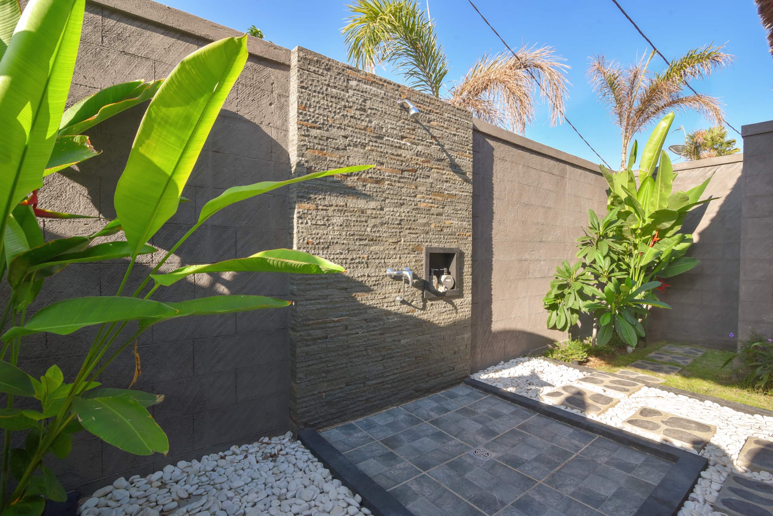 Beach front private pool villas 2 @Lovina area 26