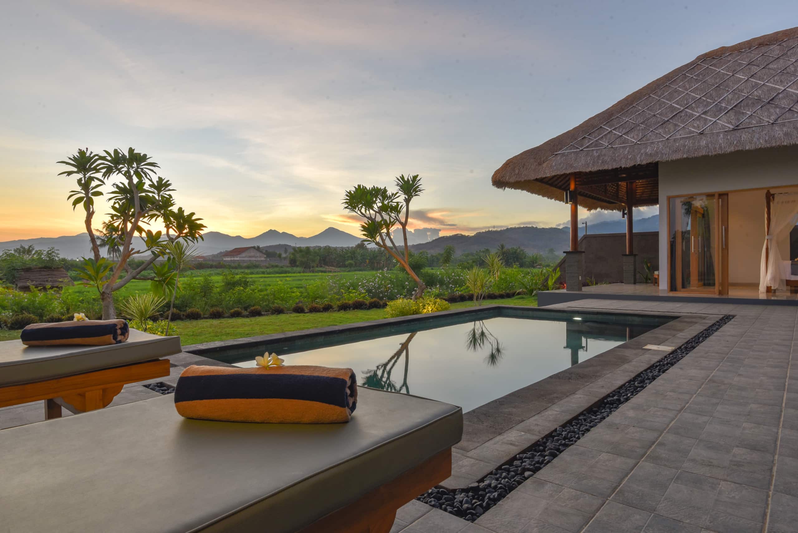 Beach front private pool villas 2 @Lovina area — photo 3