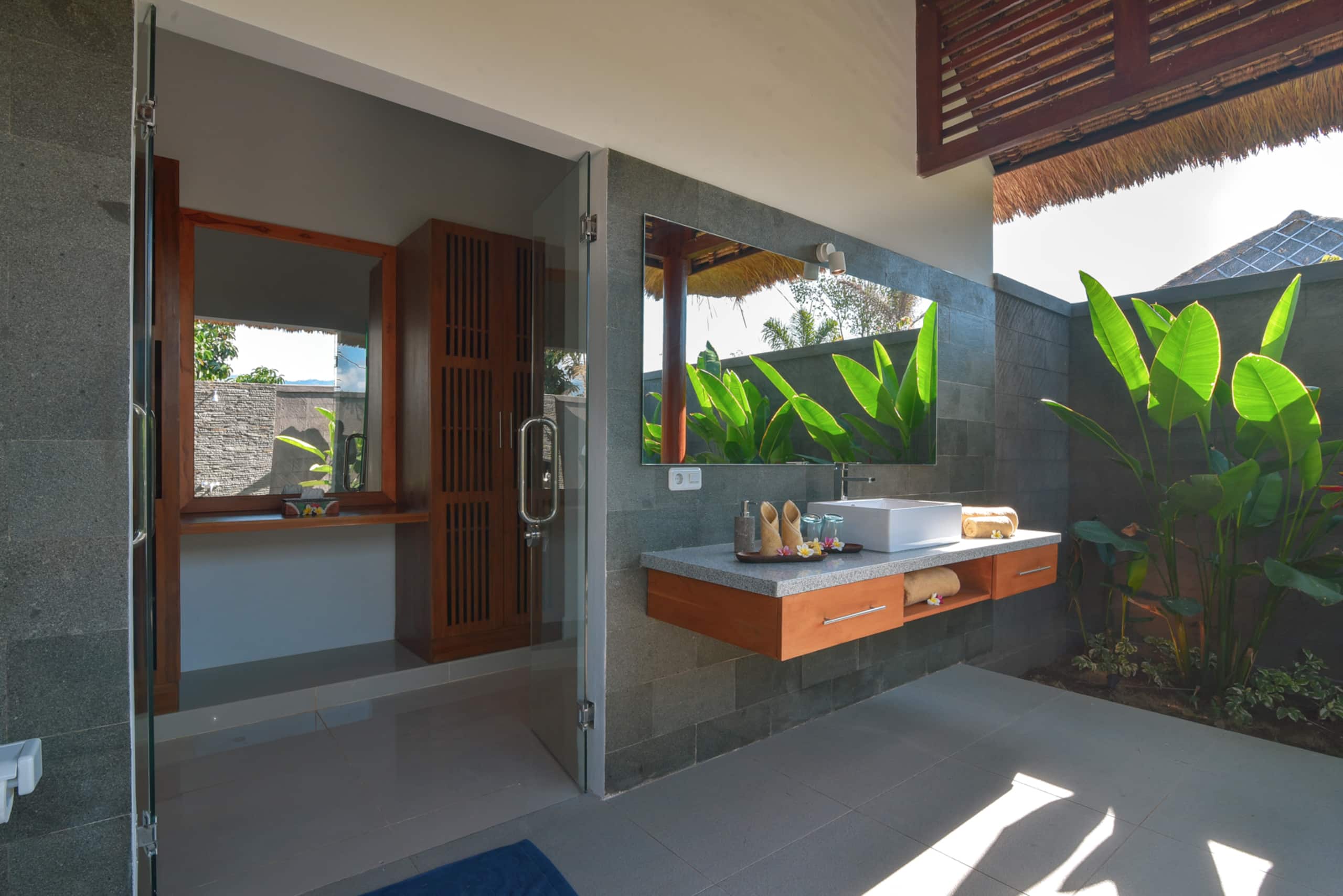 Beach front private pool villas 2 @Lovina area 15