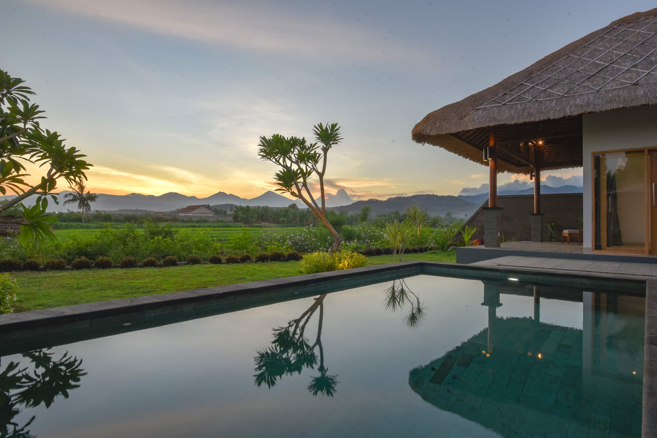 Beach front private pool villas 2 @Lovina area