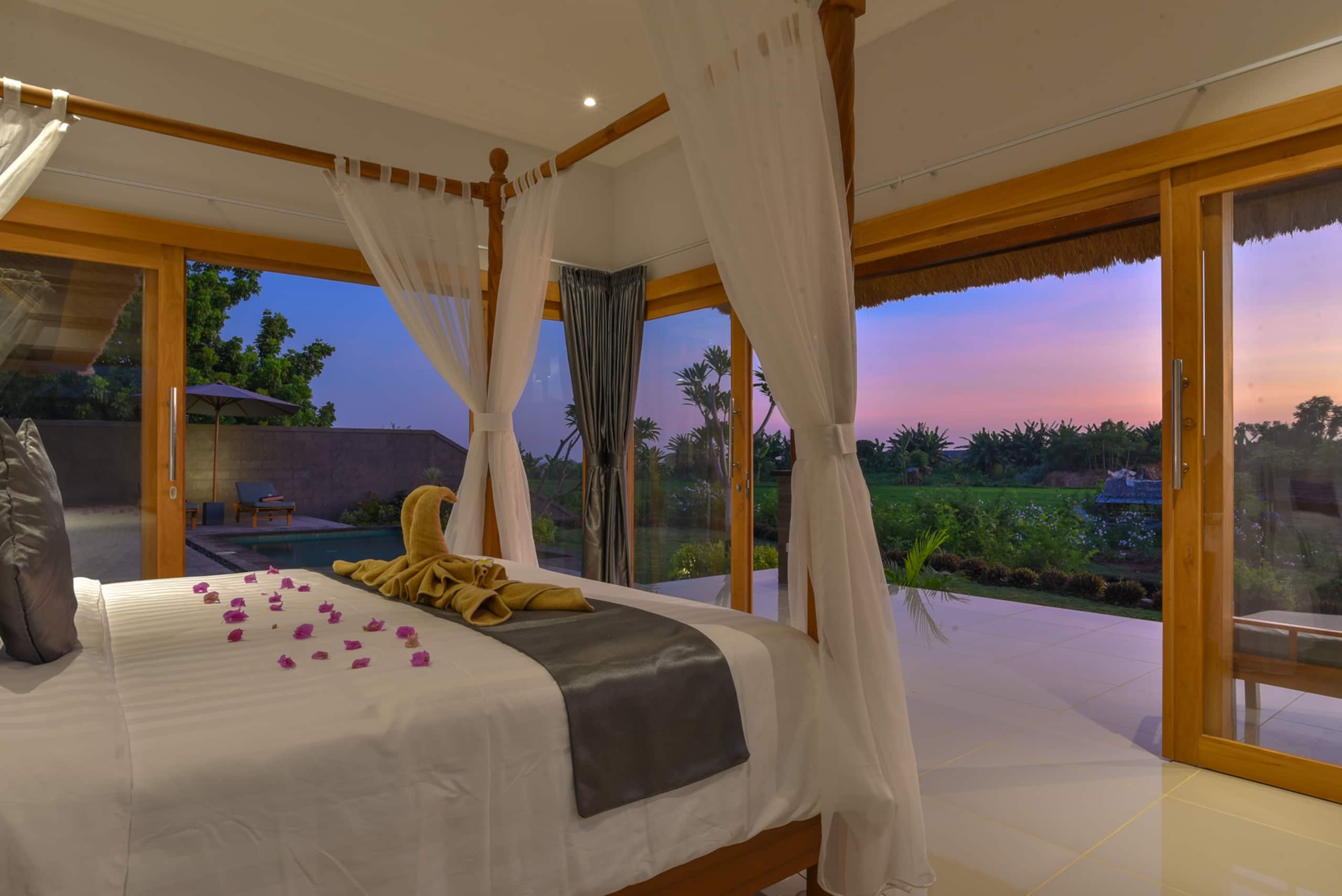 Beach front private pool villas 2 @Lovina area 11