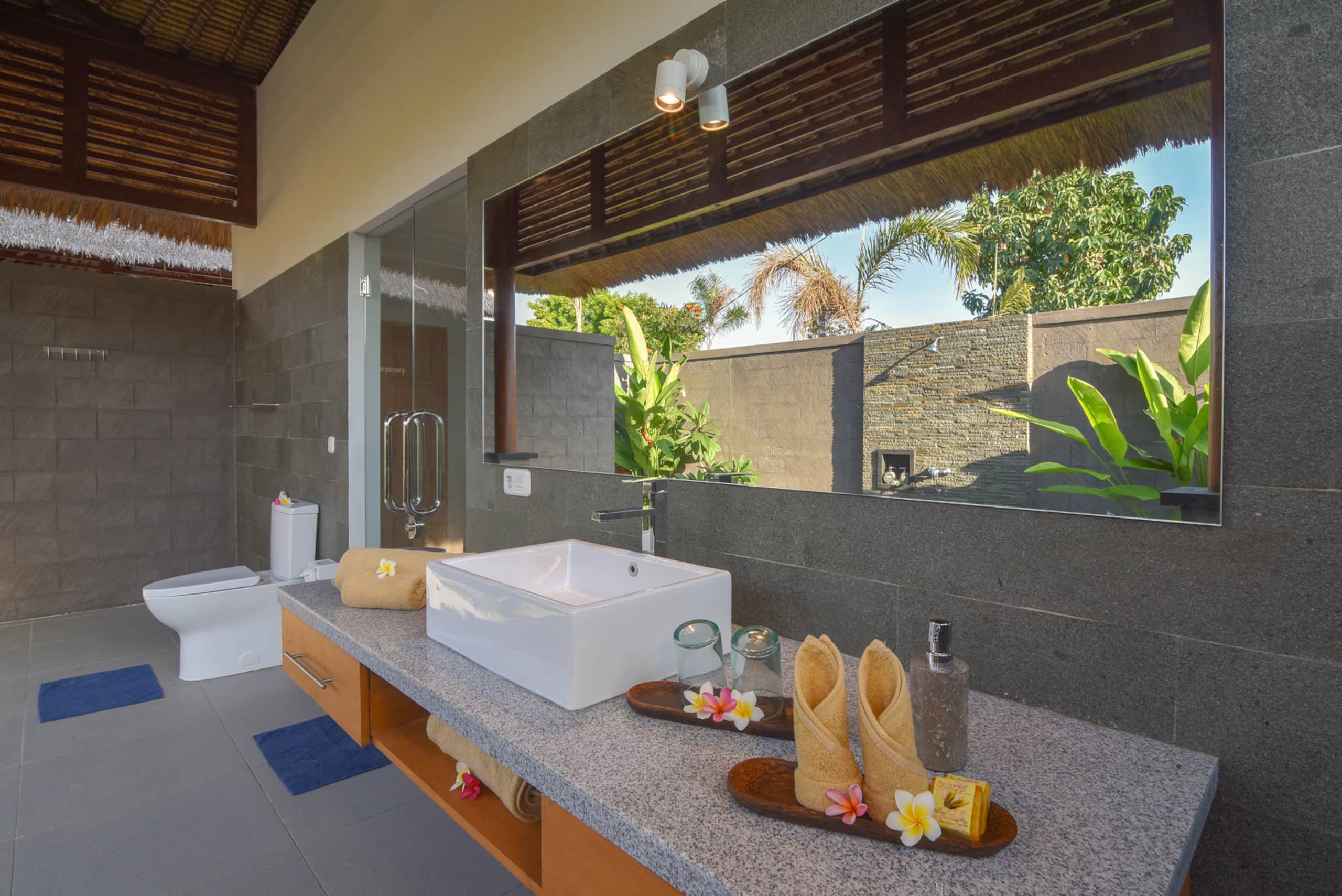 Beach front private pool villas 2 @Lovina area 18