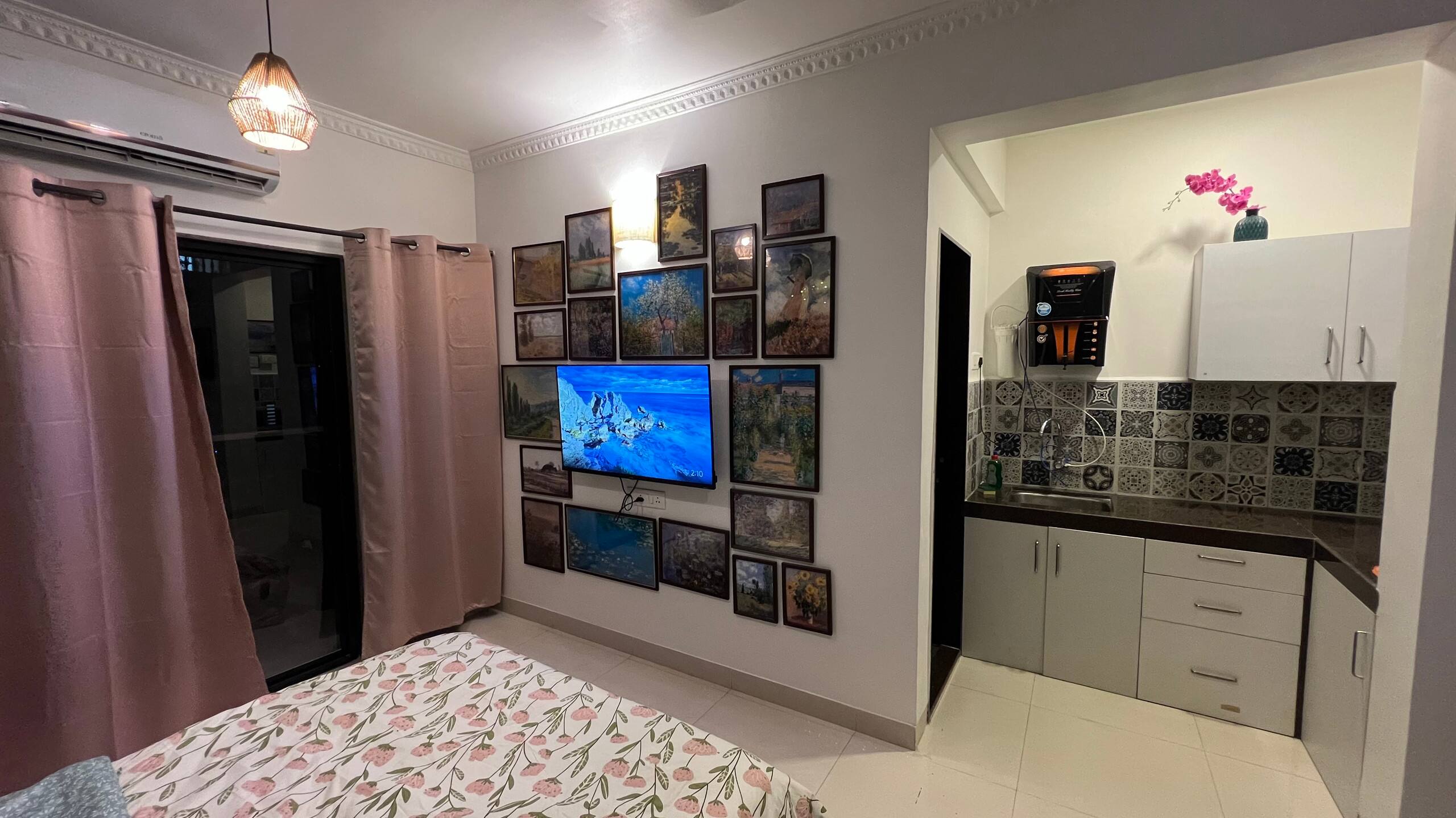 Monet's Garden Art Studio | 1KM from Beach | Pool 13