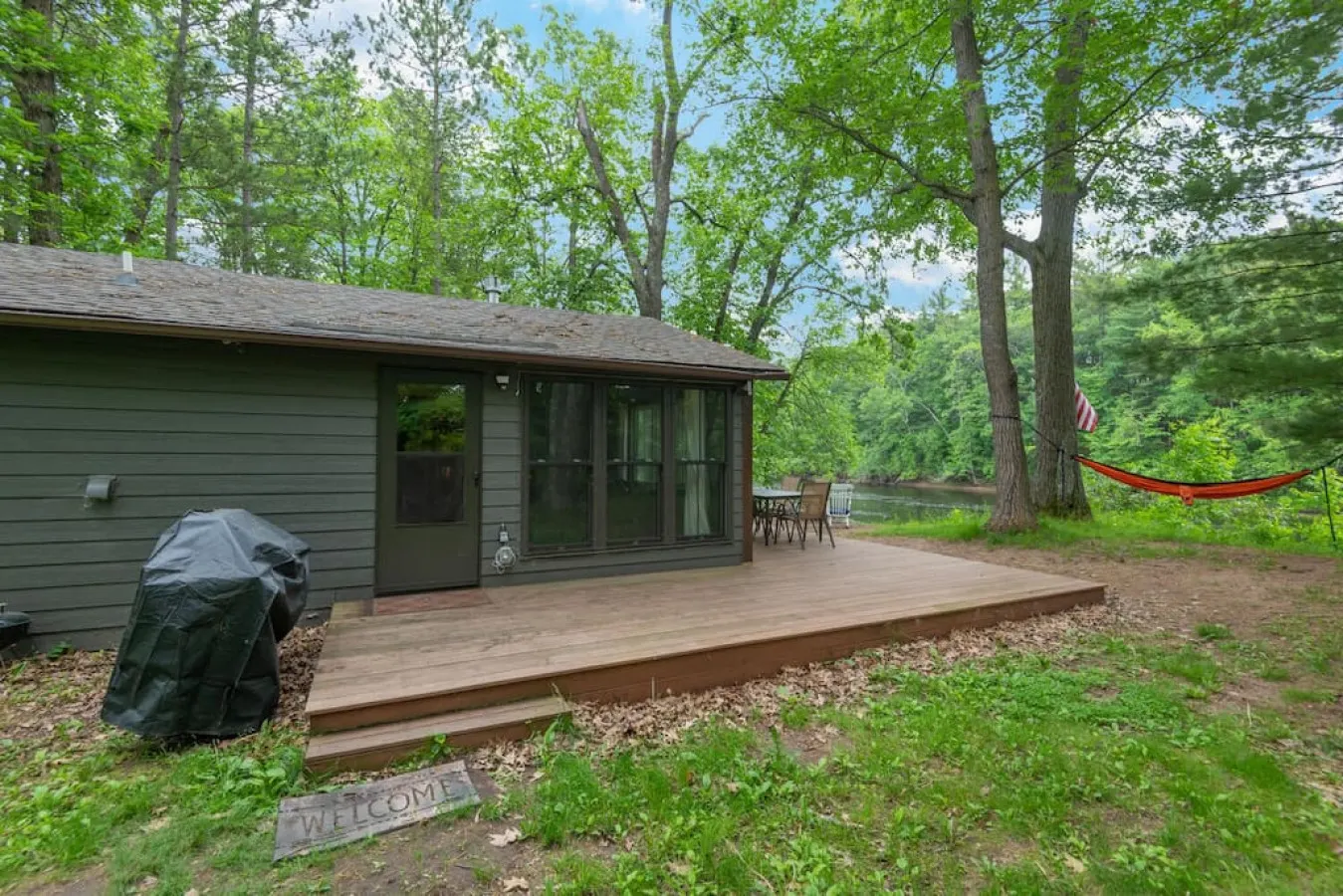River Cabin Pine City-Riverfront-firepit-kayaks-pets-fireplace 12