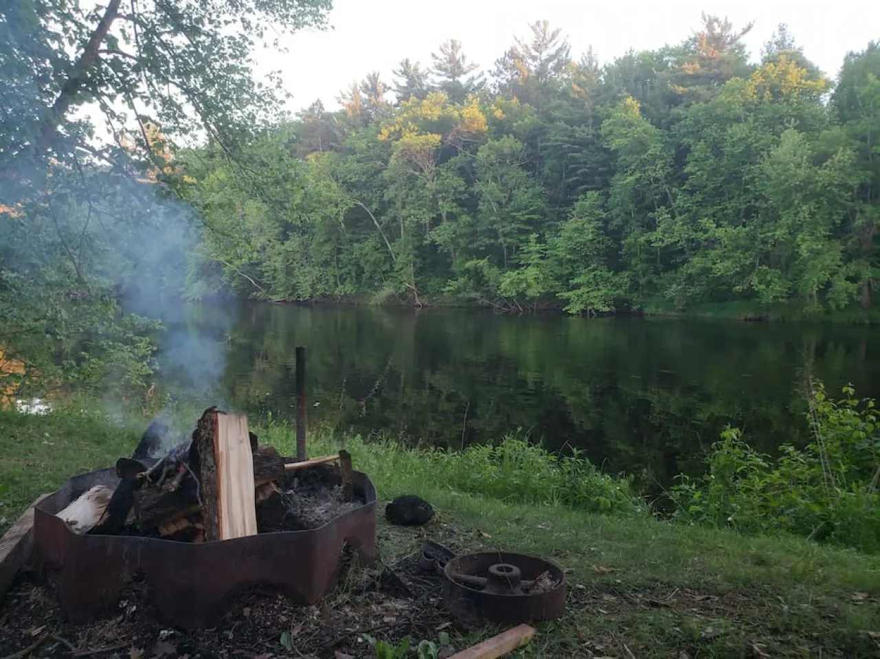 River Cabin Pine City-Riverfront-firepit-kayaks-pets-fireplace 7
