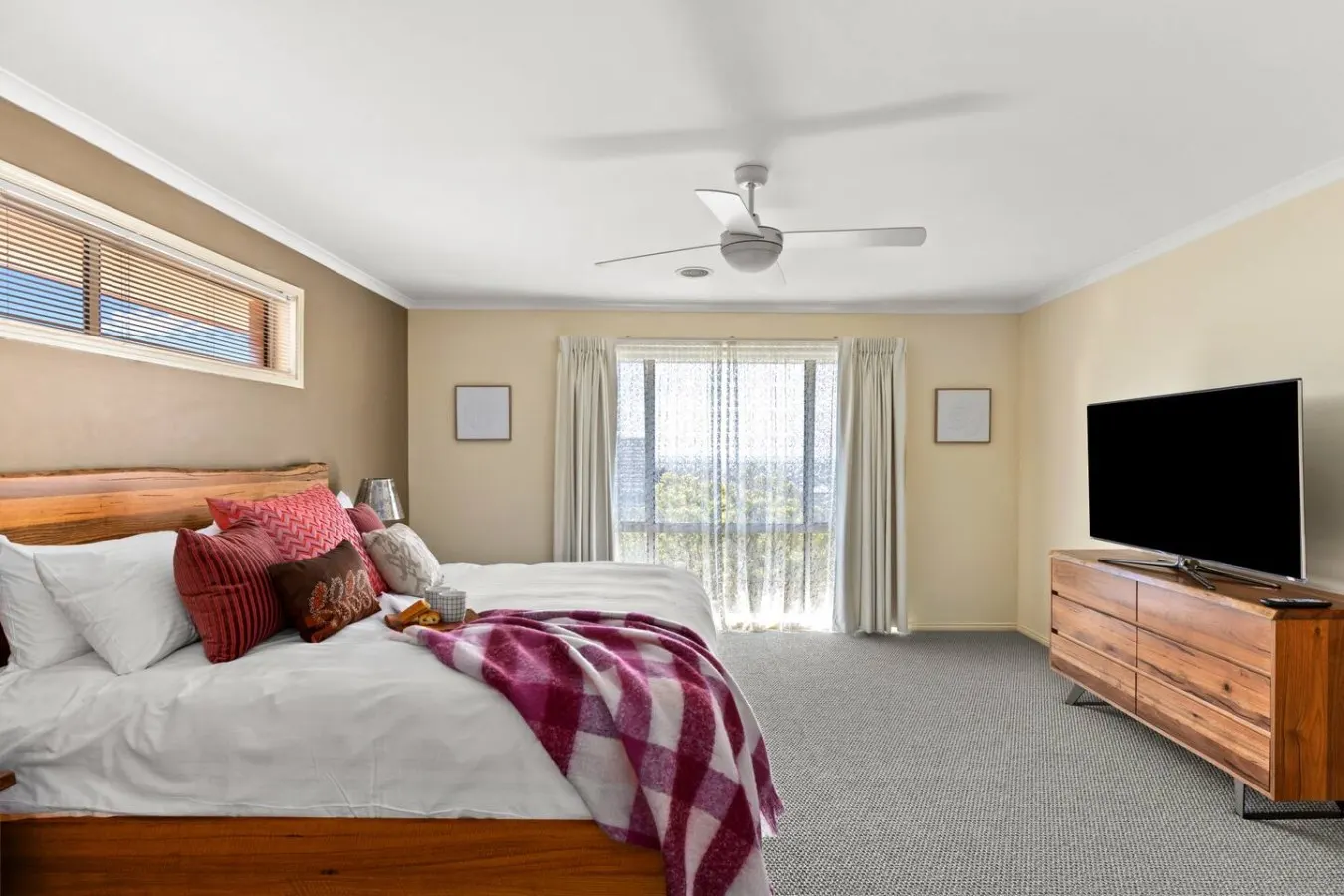 Highton 4BR | Near Buckley Falls & Queens Park — photo 2