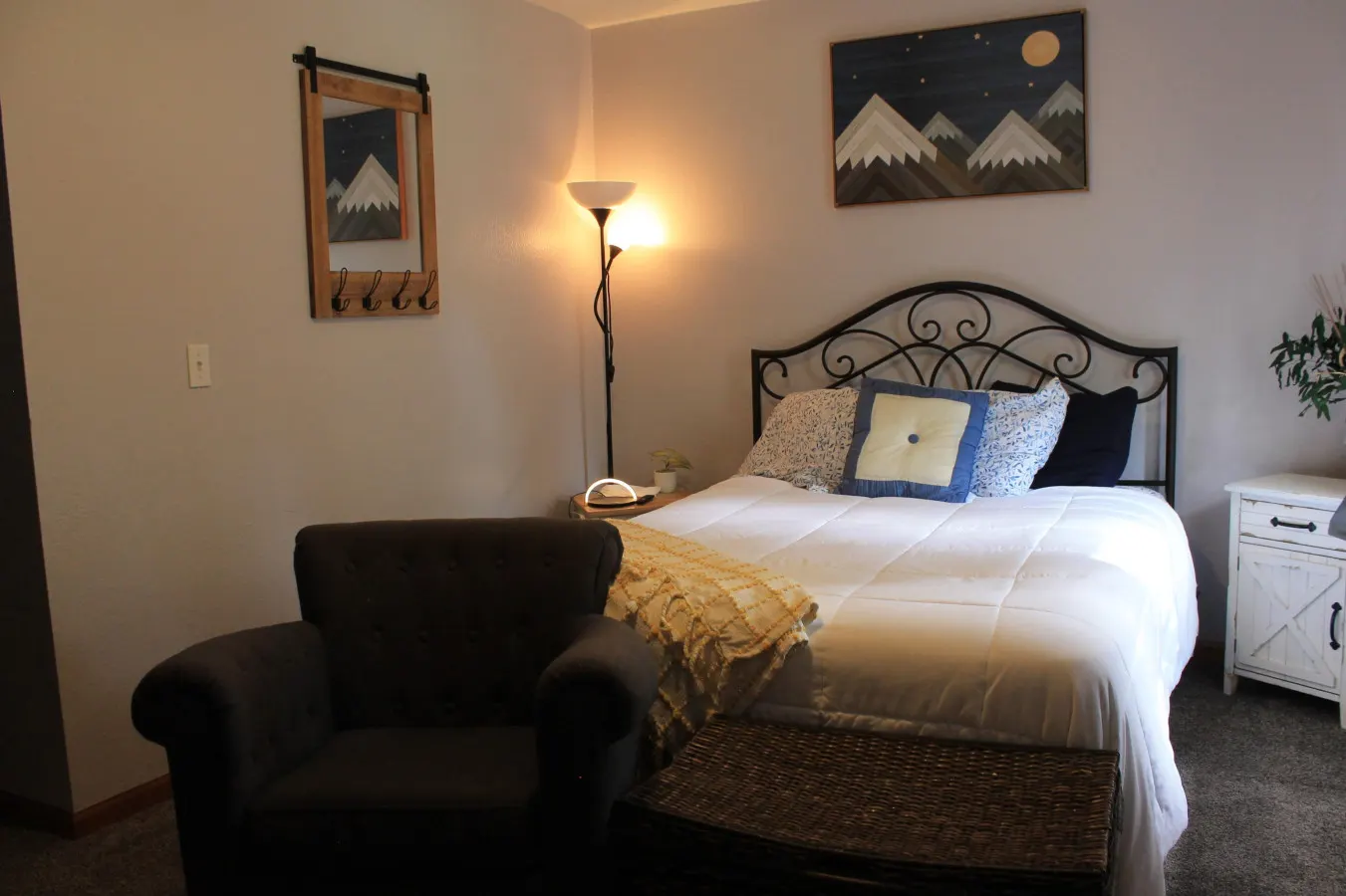Strawberry Hills | The Switchback Studio | Cabin 1 — photo 2
