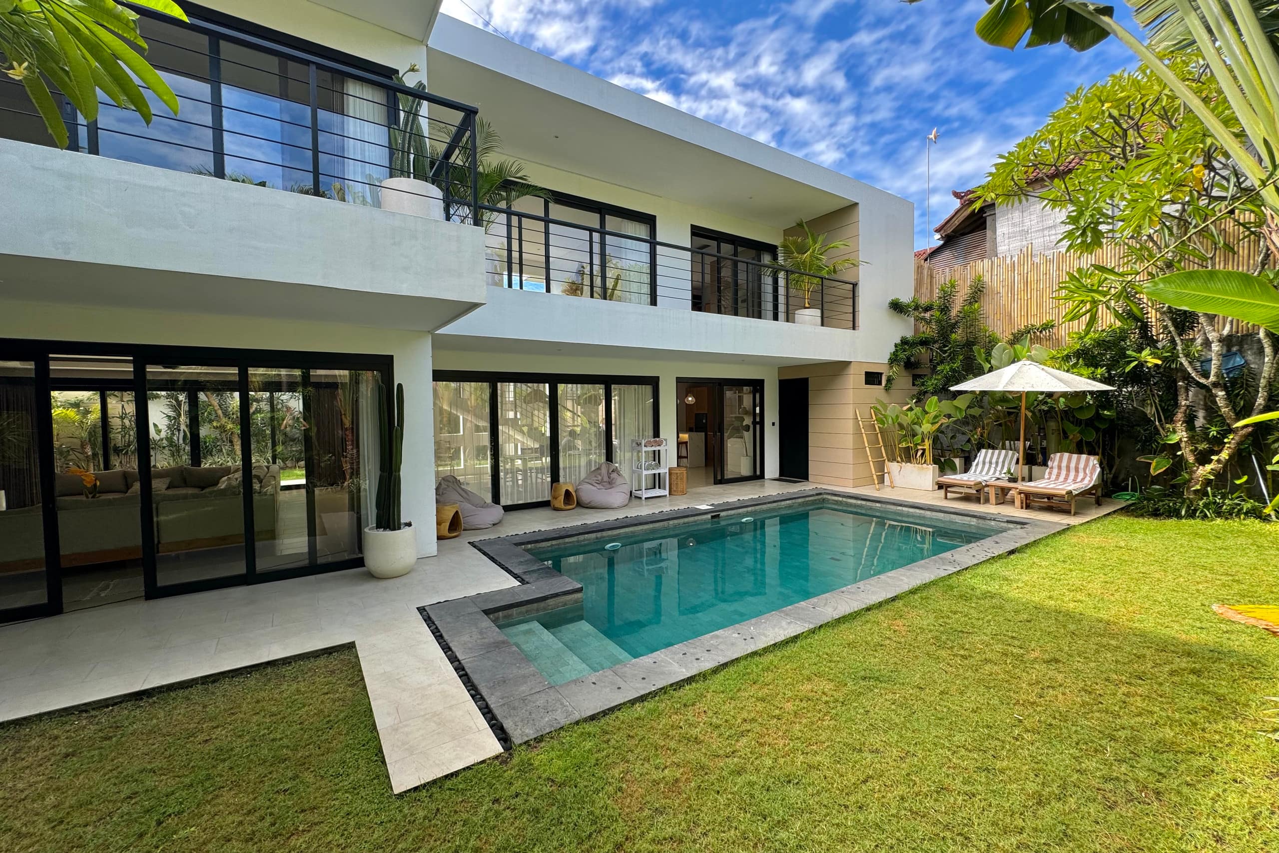 Villa Admire - Spacious, Garden & Homey, Bali