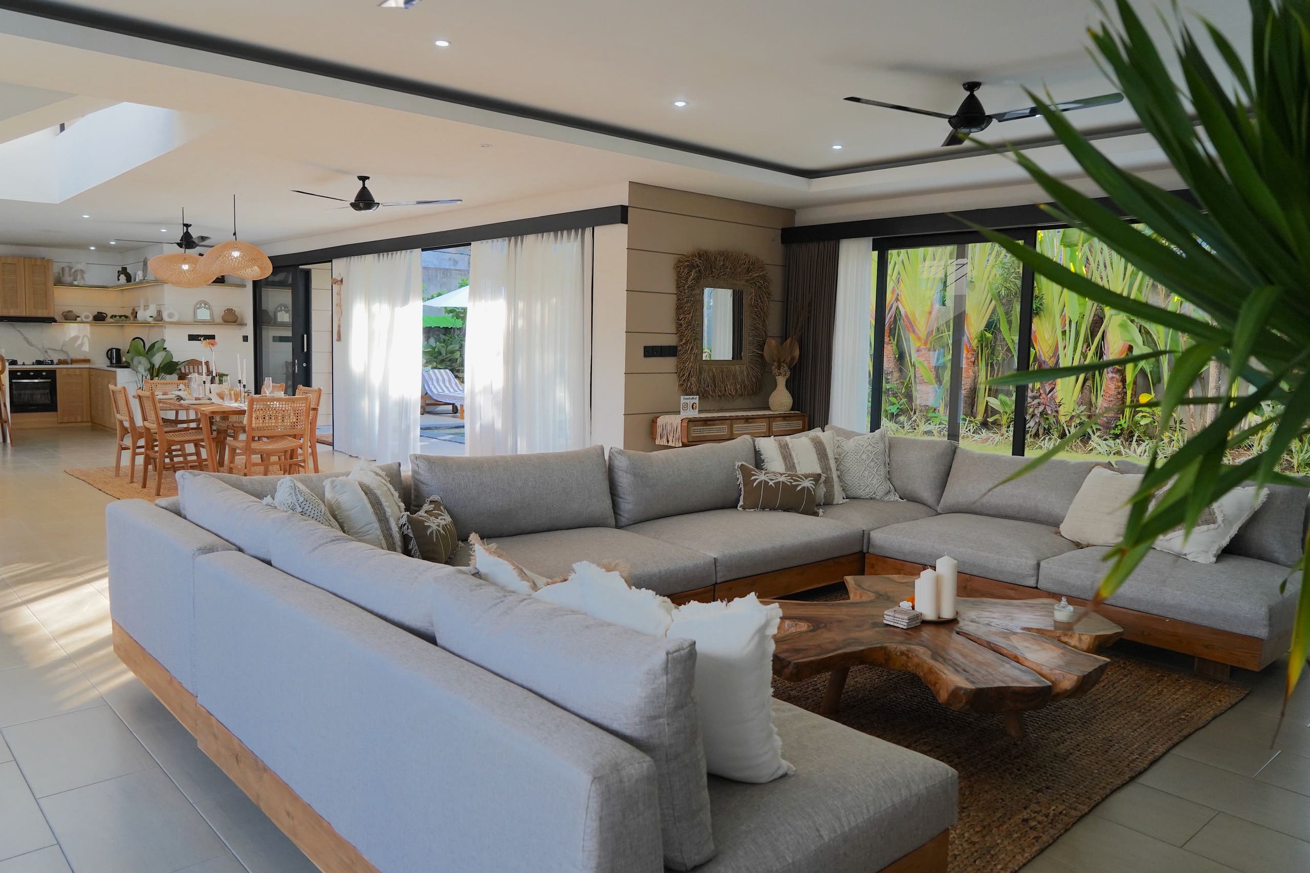 Villa Admire - Spacious, Garden & Homey, Bali 10