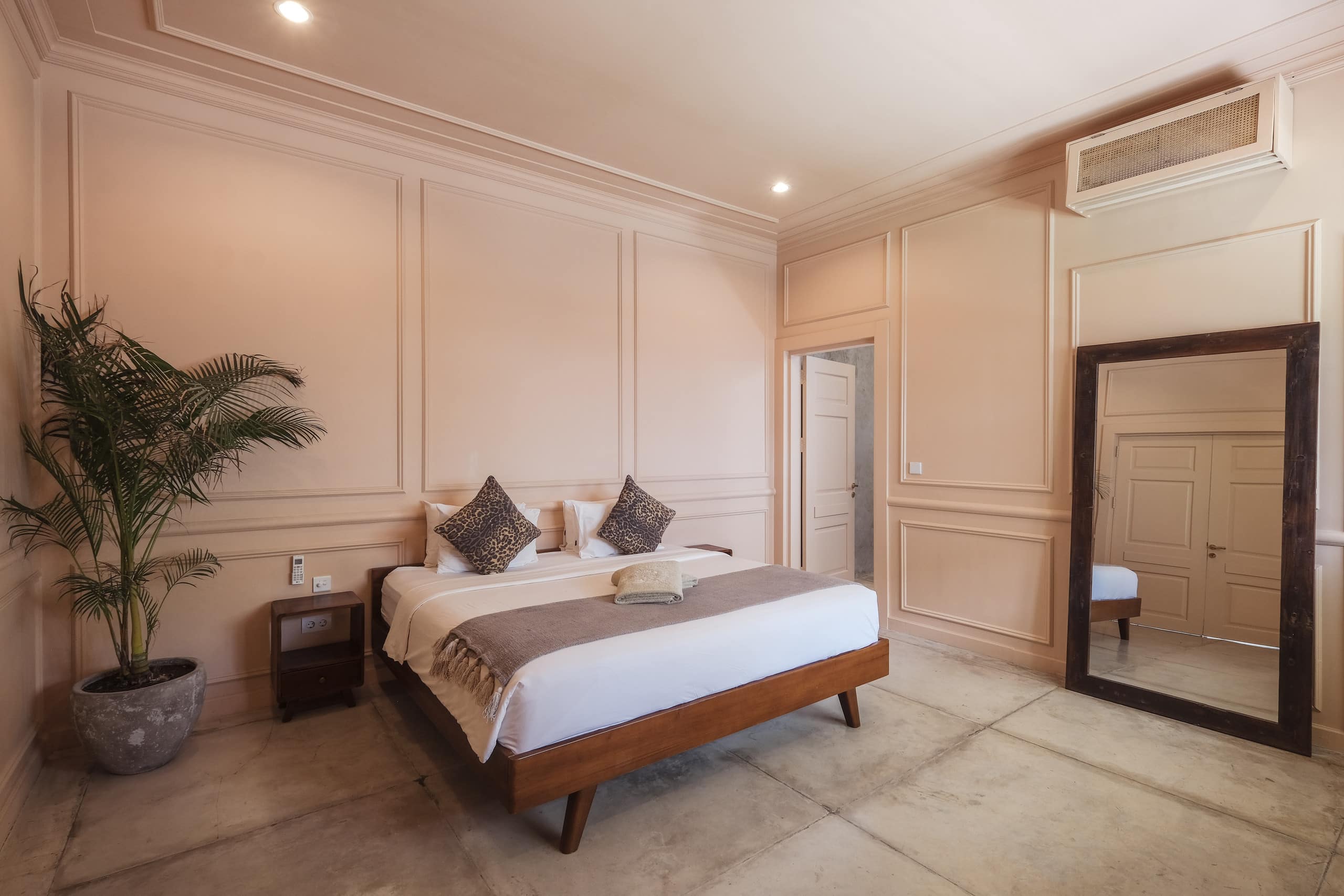 No Rush 1: Extraordinary Luxury 3BR Villa w Pool — photo 2