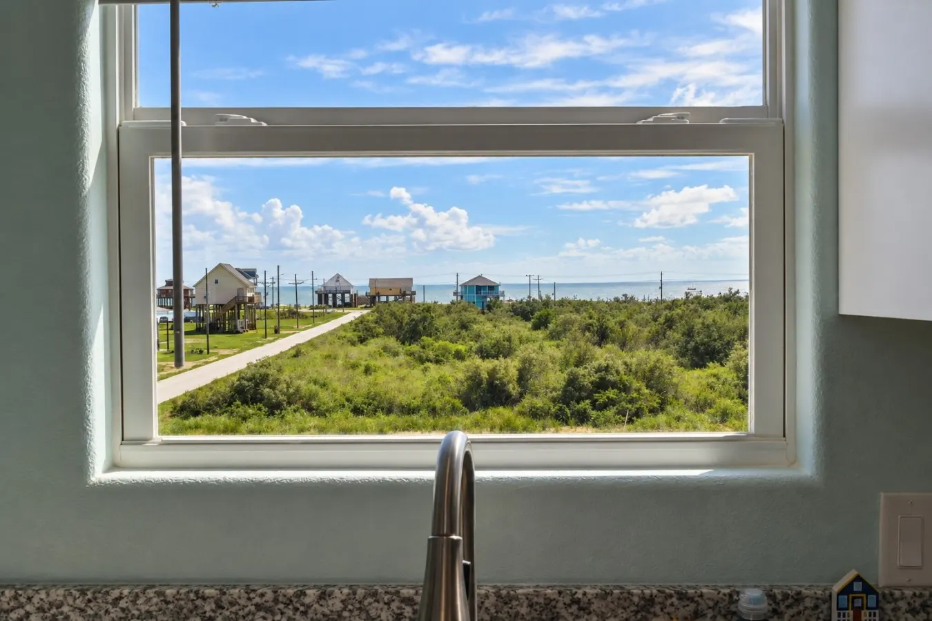 Crabby Cove, Bolivar Peninsula, Gulf & Bay Views, Bird Watching, Walk to Beach, Sleeps 5 10