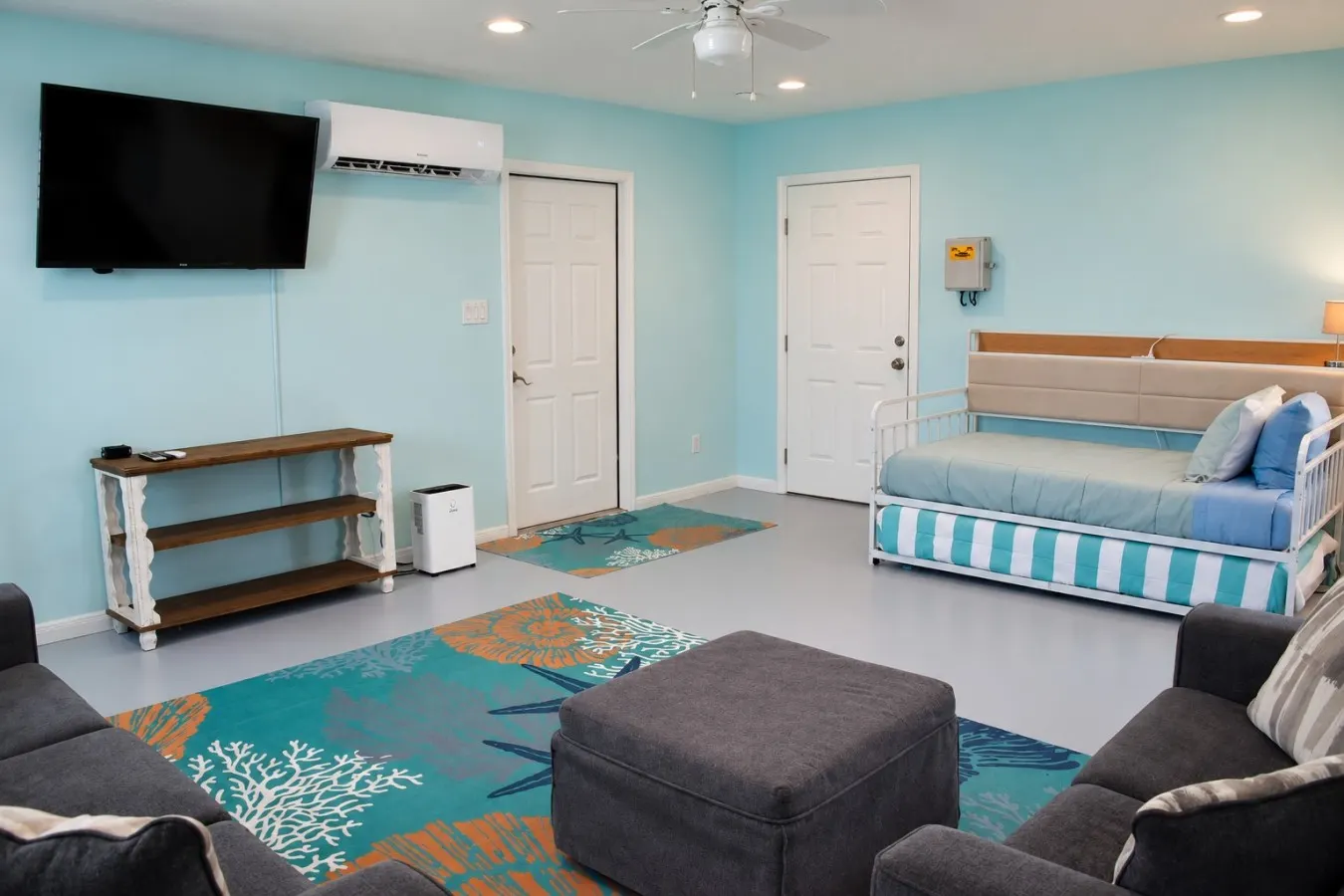 Crabby Cove, Bolivar Peninsula, Gulf & Bay Views, Bird Watching, Walk to Beach, Sleeps 5 — photo 5