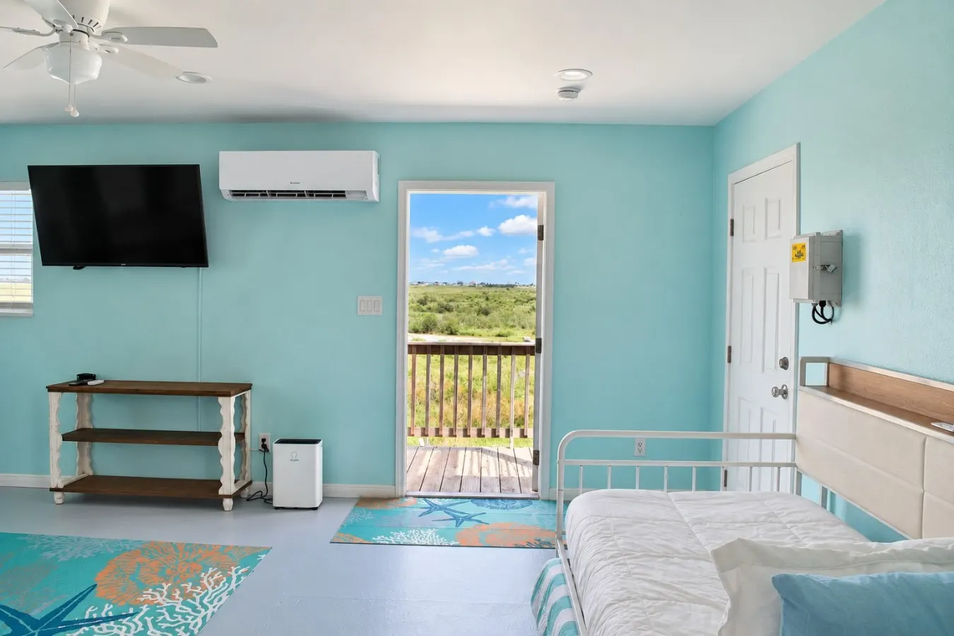 Crabby Cove, Bolivar Peninsula, Gulf & Bay Views, Bird Watching, Walk to Beach, Sleeps 5 6