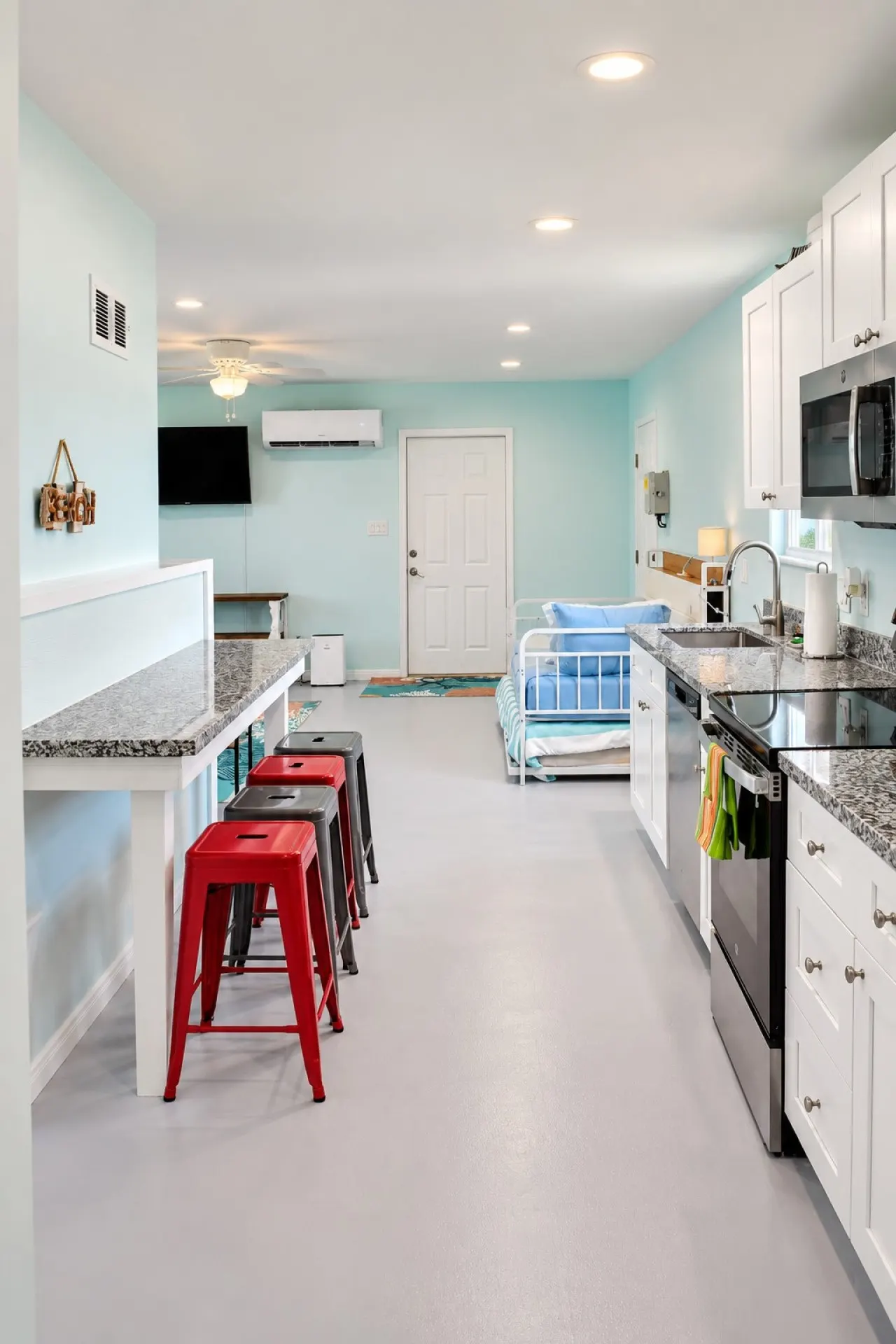 Crabby Cove, Bolivar Peninsula, Gulf & Bay Views, Bird Watching, Walk to Beach, Sleeps 5 8