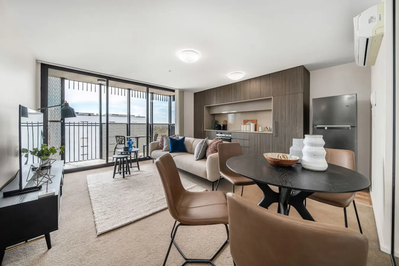 Flinders Heights - A Walkable City-view Stay