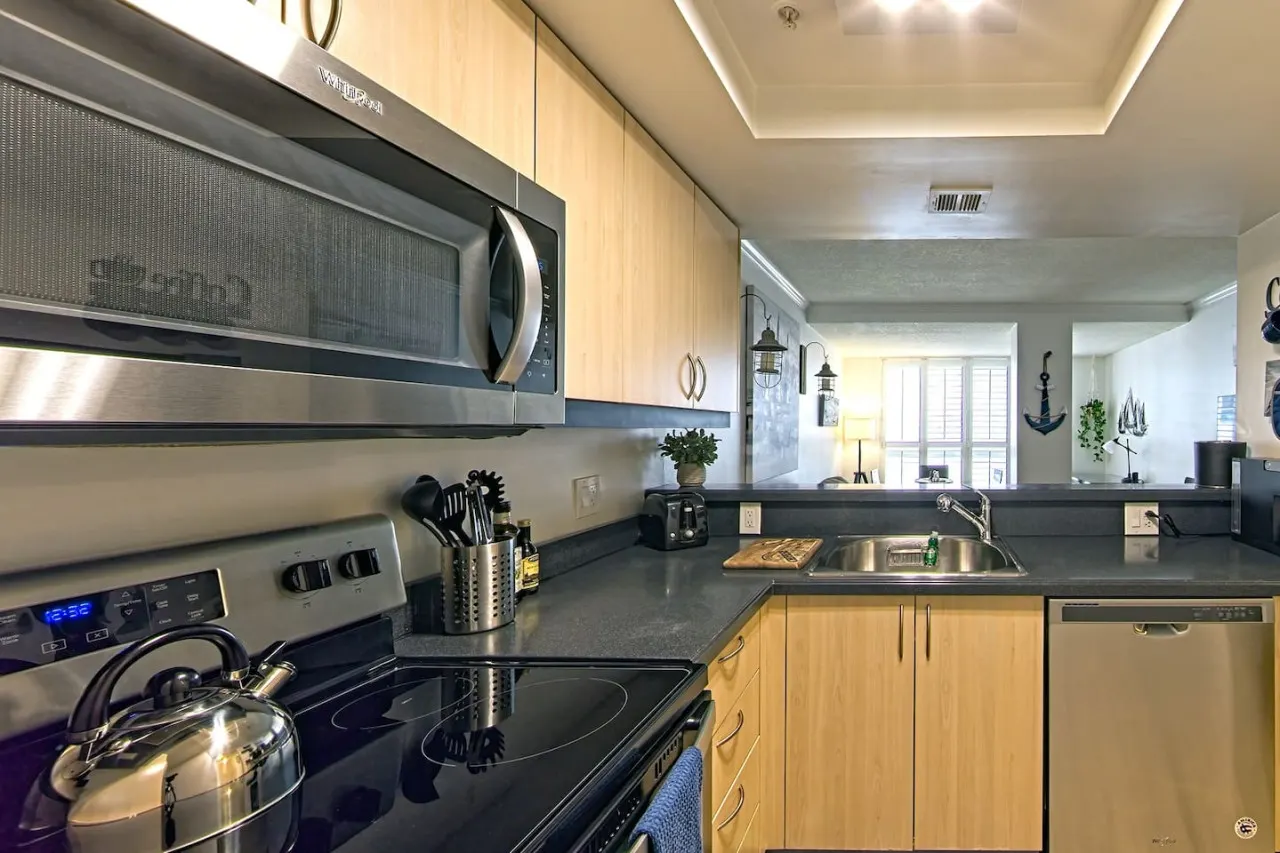 SF 1Bed 1Bath Steps to Marina & CocoWalk in Grove 9