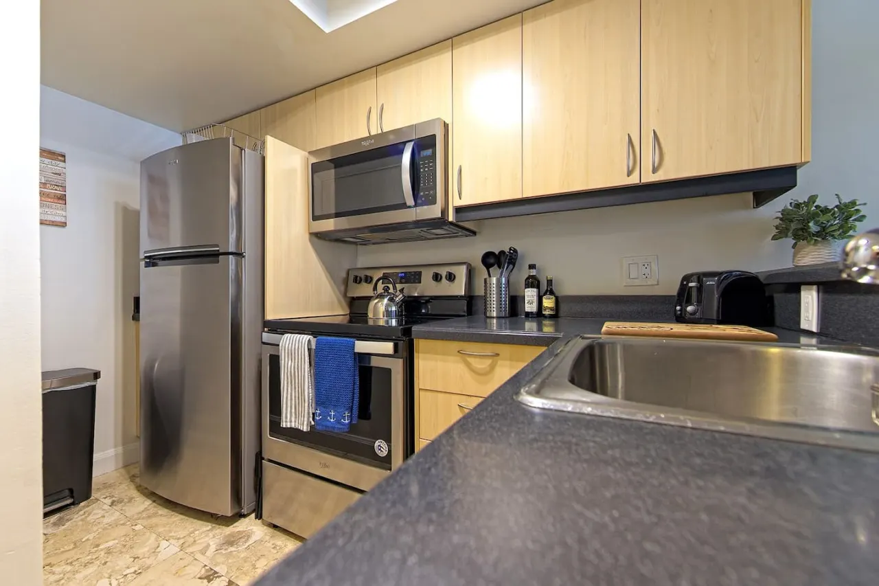 SF 1Bed 1Bath Steps to Marina & CocoWalk in Grove 11