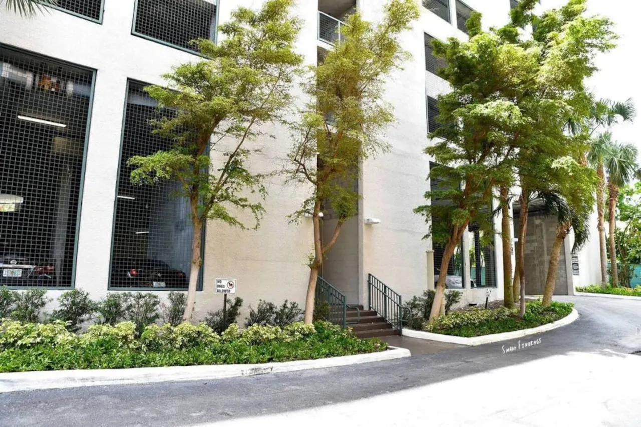 SF 1Bed 1Bath Steps to Marina & CocoWalk in Grove 17