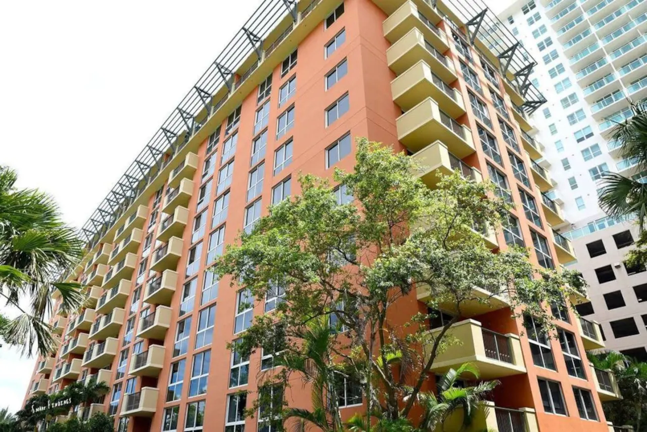 SF 1Bed 1Bath Steps to Marina & CocoWalk in Grove 19