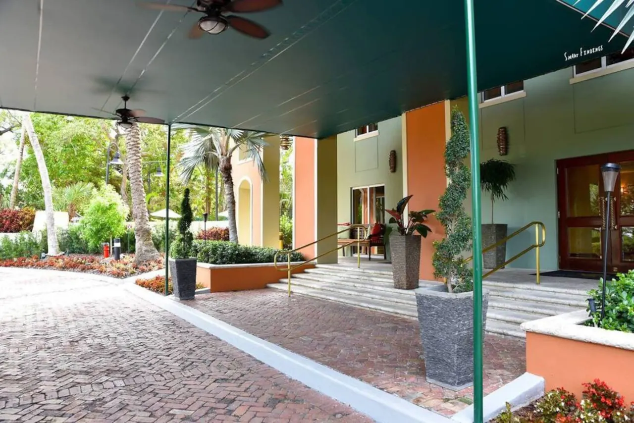 SF 1Bed 1Bath Steps to Marina & CocoWalk in Grove 20