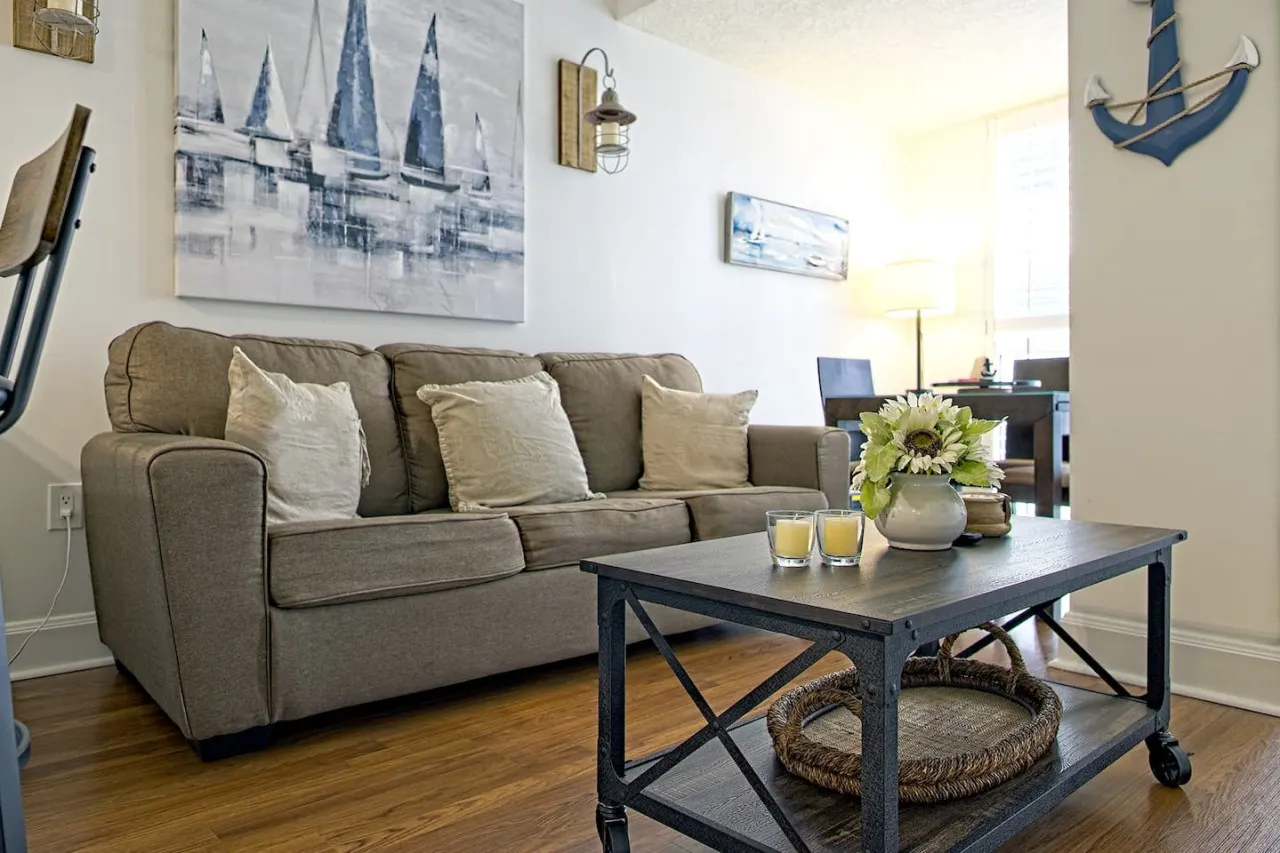 SF 1Bed 1Bath Steps to Marina & CocoWalk in Grove 5